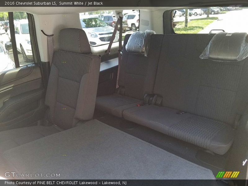 Summit White / Jet Black 2016 Chevrolet Suburban LS