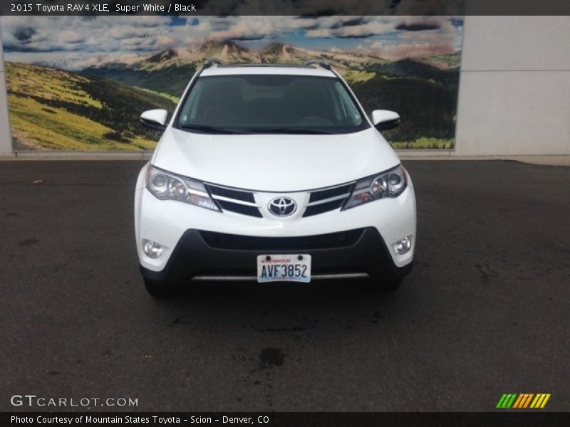 Super White / Black 2015 Toyota RAV4 XLE