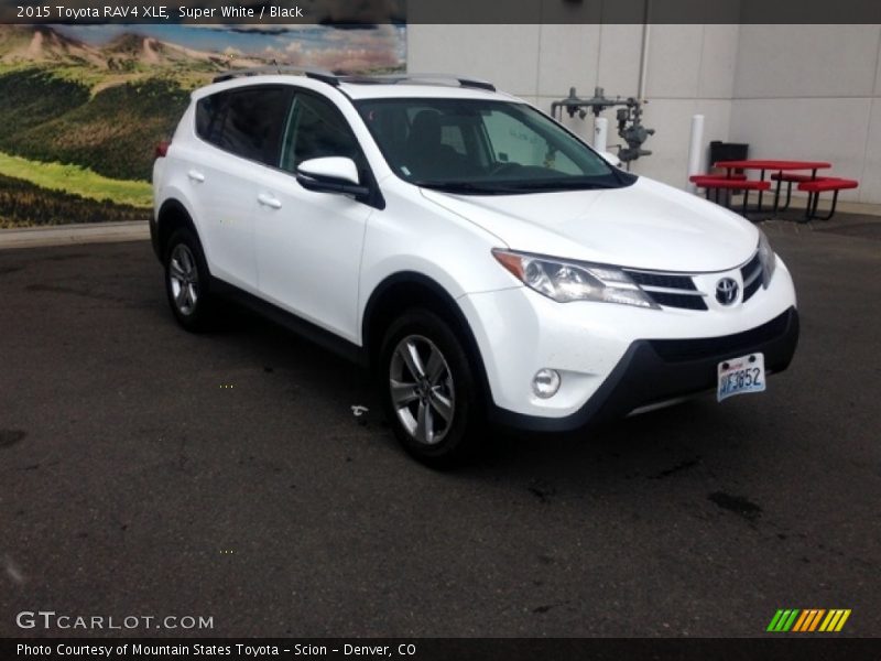 Super White / Black 2015 Toyota RAV4 XLE