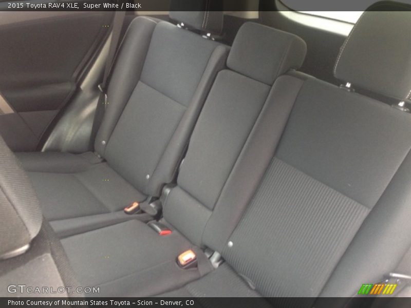 Super White / Black 2015 Toyota RAV4 XLE