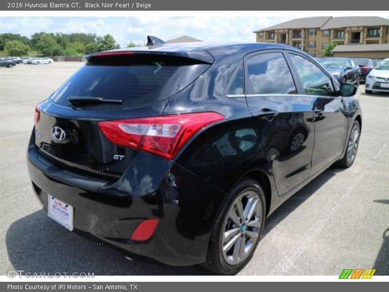 Black Noir Pearl / Beige 2016 Hyundai Elantra GT