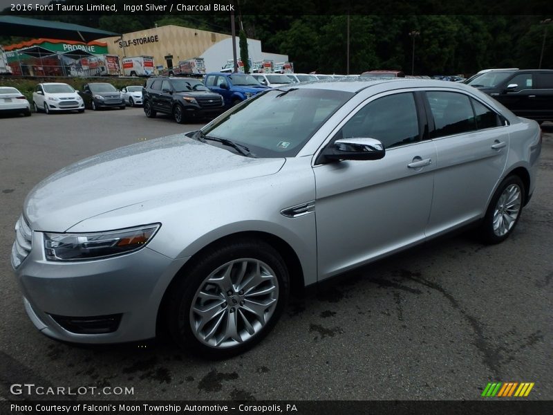 Front 3/4 View of 2016 Taurus Limited