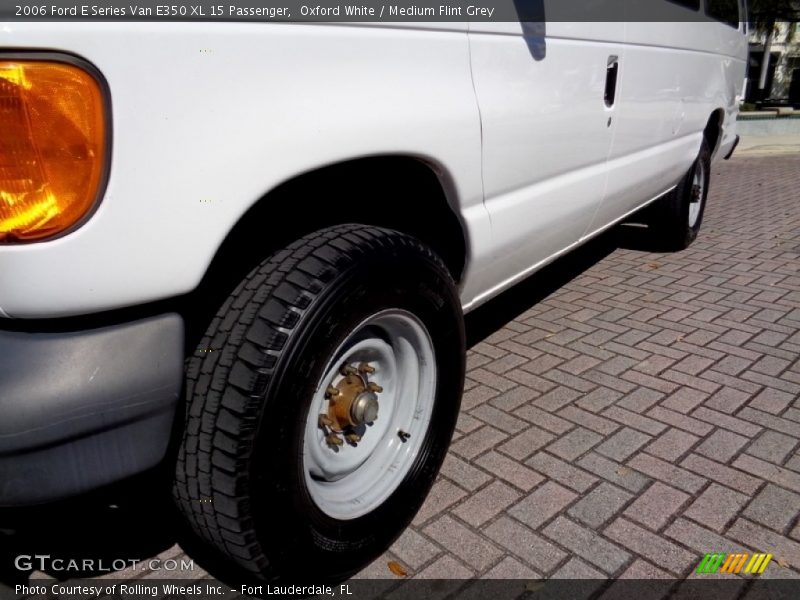 Oxford White / Medium Flint Grey 2006 Ford E Series Van E350 XL 15 Passenger