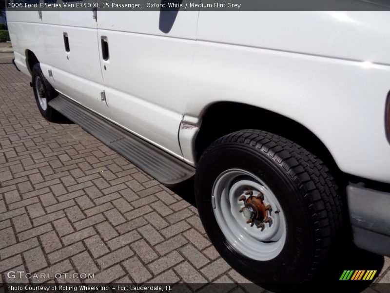 Oxford White / Medium Flint Grey 2006 Ford E Series Van E350 XL 15 Passenger