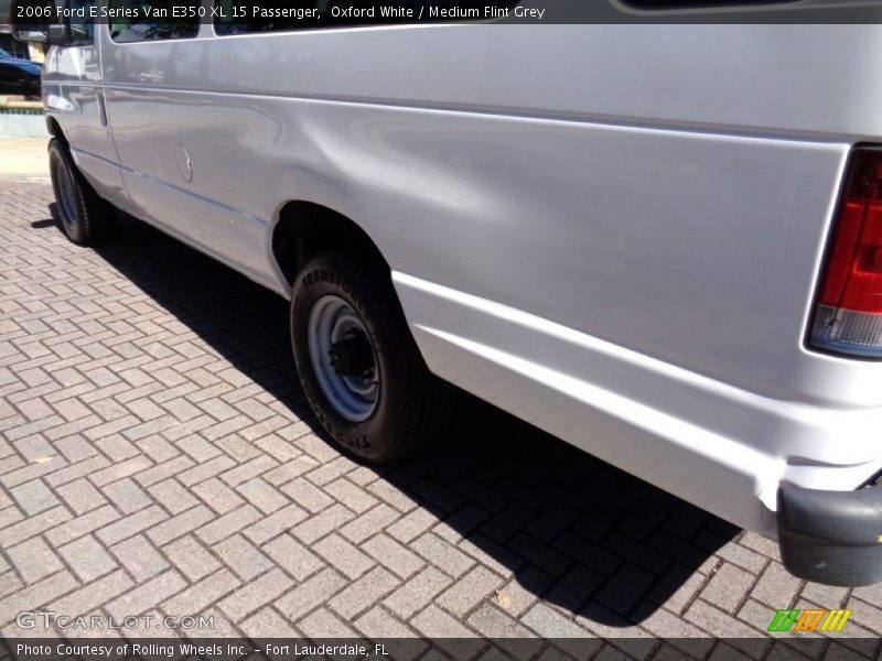 Oxford White / Medium Flint Grey 2006 Ford E Series Van E350 XL 15 Passenger