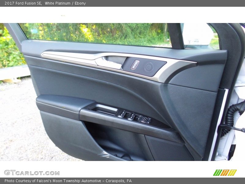 White Platinum / Ebony 2017 Ford Fusion SE