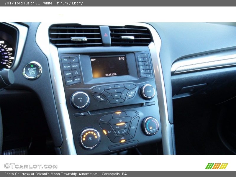 White Platinum / Ebony 2017 Ford Fusion SE