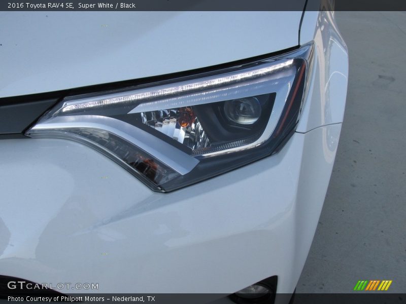 Super White / Black 2016 Toyota RAV4 SE
