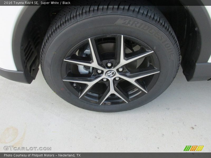 Super White / Black 2016 Toyota RAV4 SE
