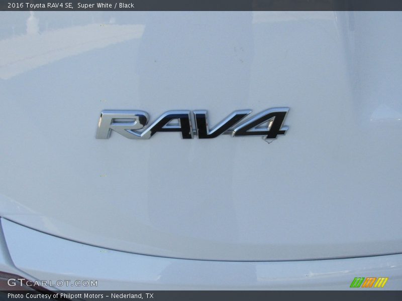 Super White / Black 2016 Toyota RAV4 SE