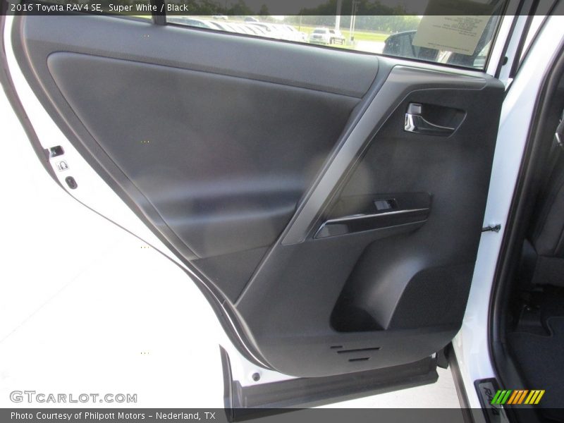 Super White / Black 2016 Toyota RAV4 SE