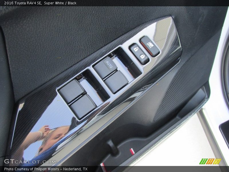 Super White / Black 2016 Toyota RAV4 SE