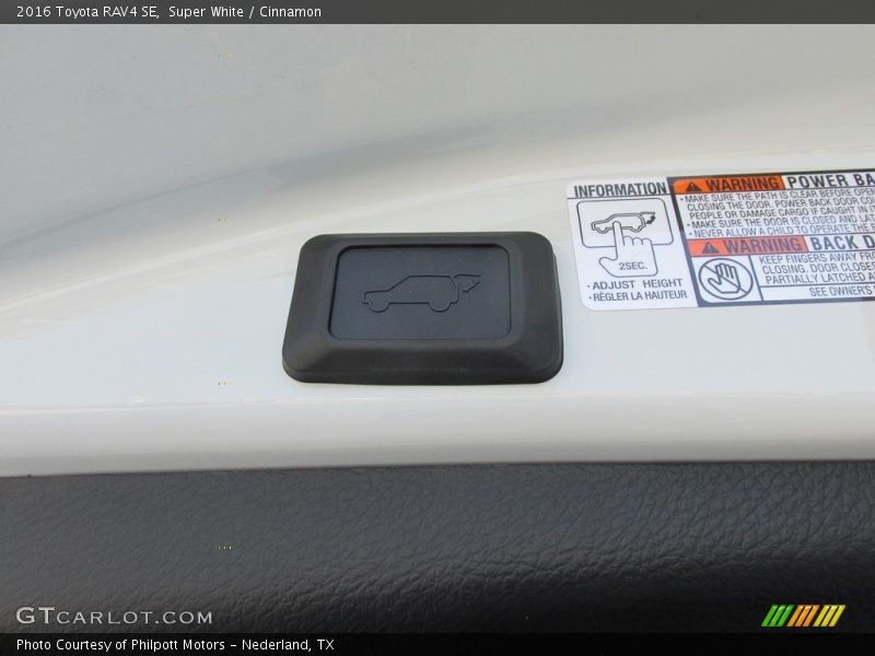 Super White / Cinnamon 2016 Toyota RAV4 SE