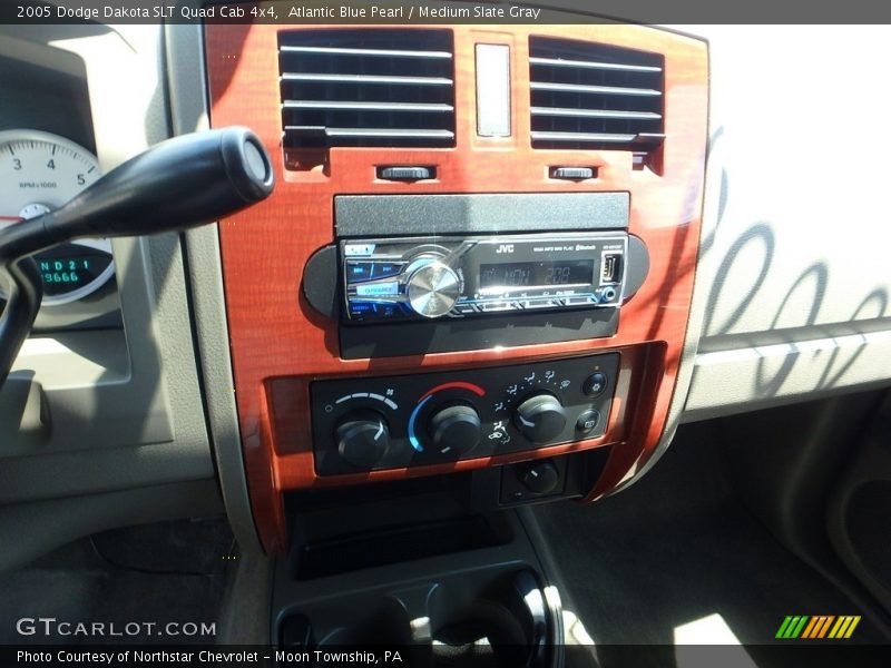 Atlantic Blue Pearl / Medium Slate Gray 2005 Dodge Dakota SLT Quad Cab 4x4