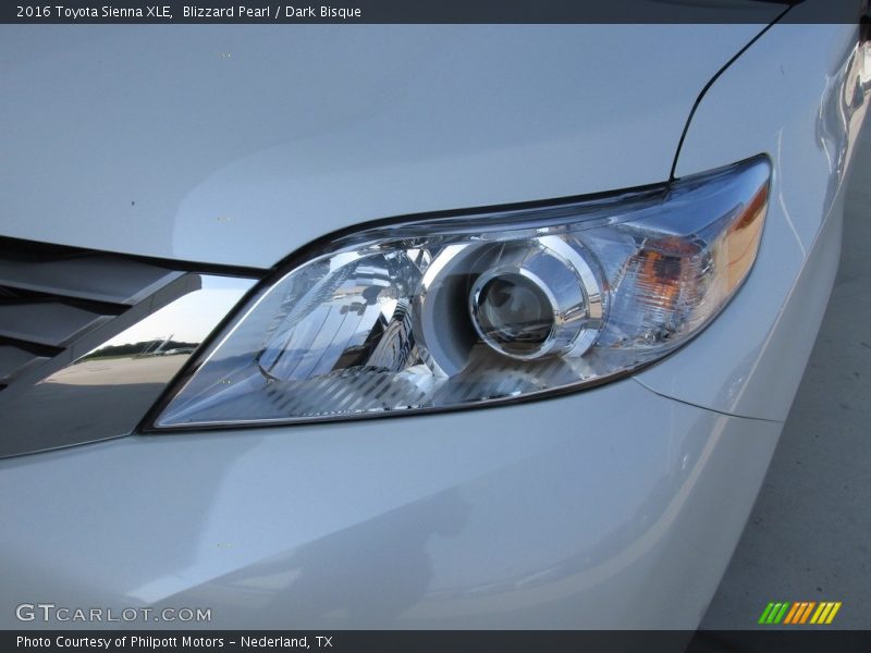 Blizzard Pearl / Dark Bisque 2016 Toyota Sienna XLE