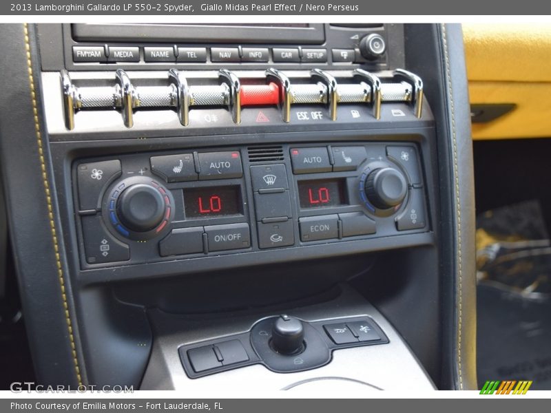 Controls of 2013 Gallardo LP 550-2 Spyder