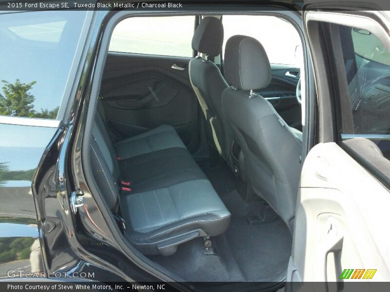 Tuxedo Black Metallic / Charcoal Black 2015 Ford Escape SE