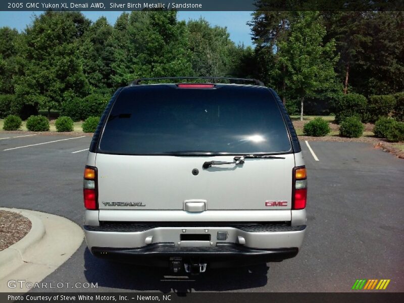 Silver Birch Metallic / Sandstone 2005 GMC Yukon XL Denali AWD