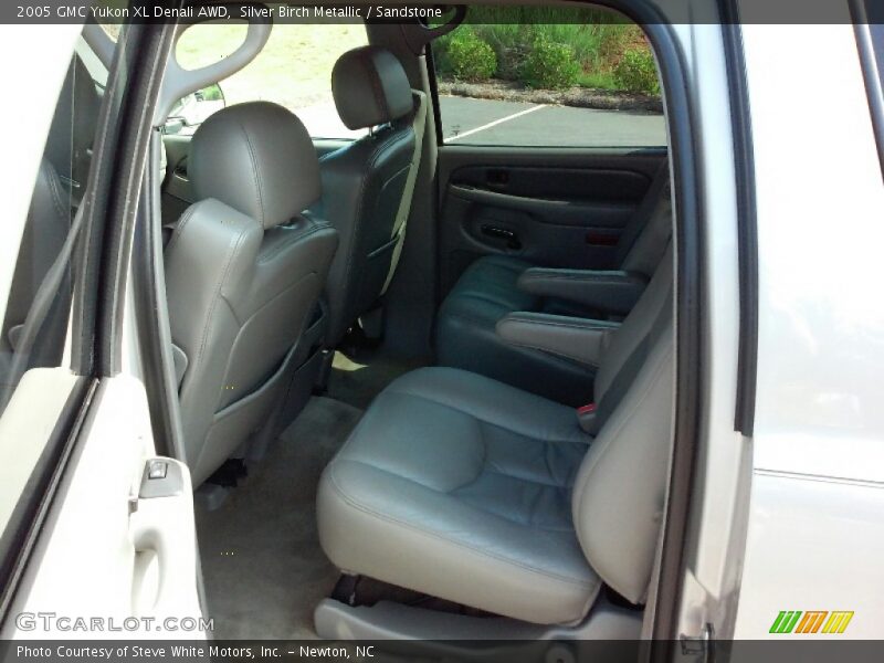 Silver Birch Metallic / Sandstone 2005 GMC Yukon XL Denali AWD