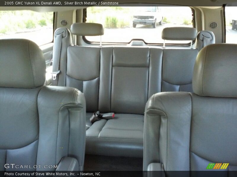 Silver Birch Metallic / Sandstone 2005 GMC Yukon XL Denali AWD