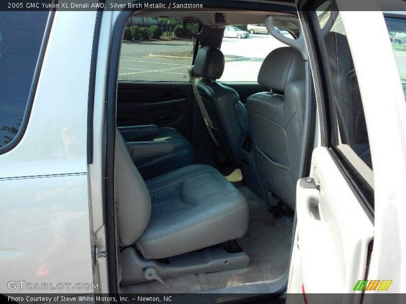 Silver Birch Metallic / Sandstone 2005 GMC Yukon XL Denali AWD