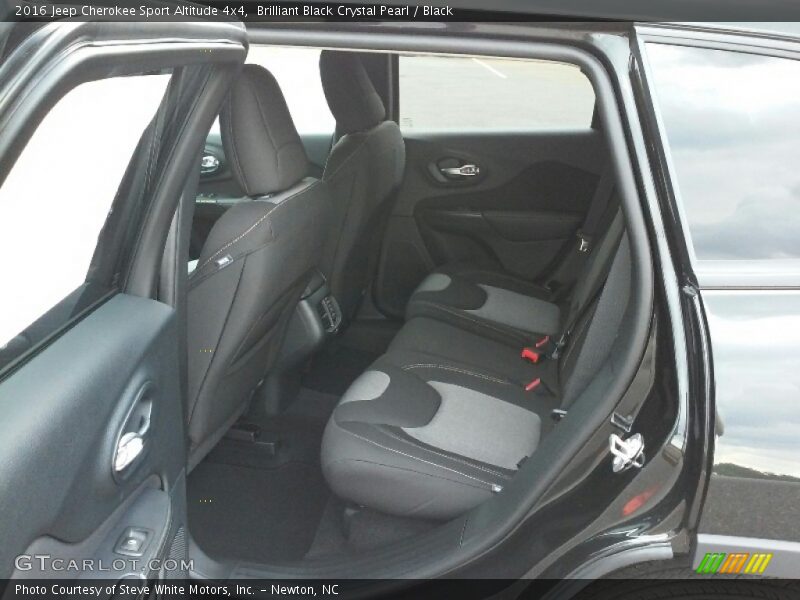 Brilliant Black Crystal Pearl / Black 2016 Jeep Cherokee Sport Altitude 4x4