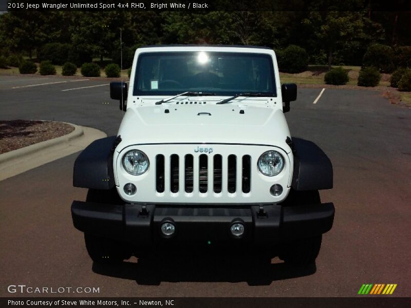 Bright White / Black 2016 Jeep Wrangler Unlimited Sport 4x4 RHD