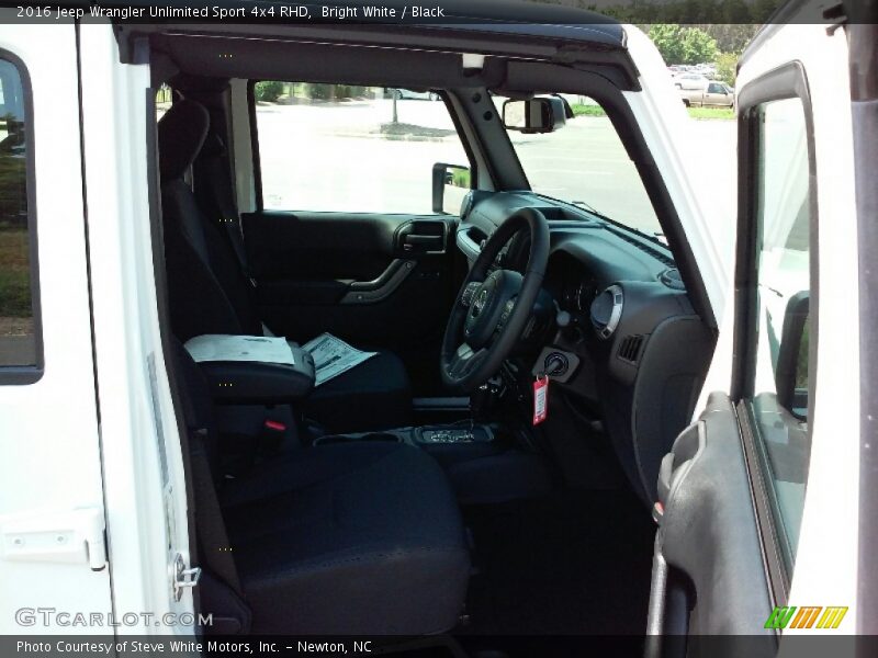 Bright White / Black 2016 Jeep Wrangler Unlimited Sport 4x4 RHD