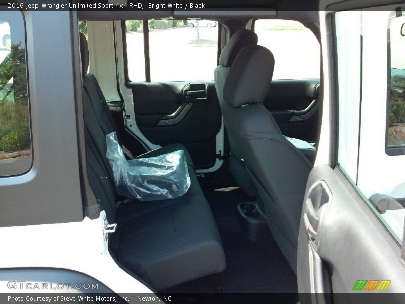 Bright White / Black 2016 Jeep Wrangler Unlimited Sport 4x4 RHD