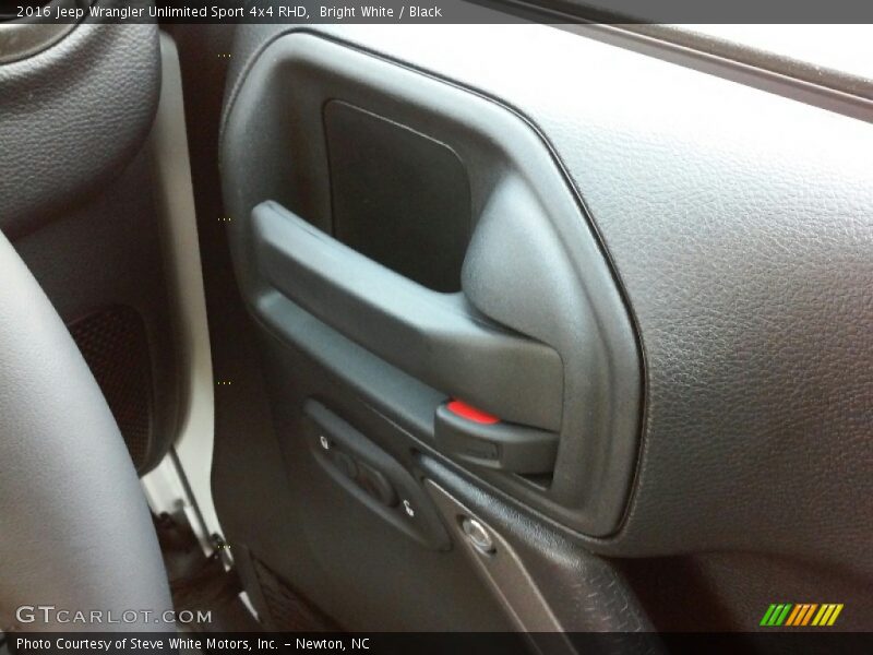 Bright White / Black 2016 Jeep Wrangler Unlimited Sport 4x4 RHD