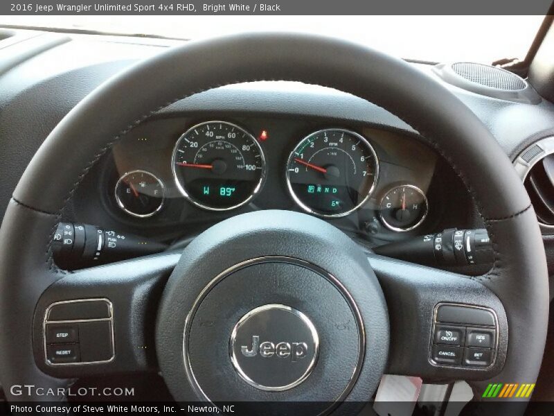Bright White / Black 2016 Jeep Wrangler Unlimited Sport 4x4 RHD