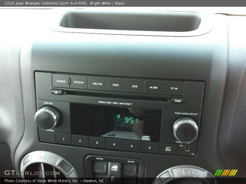 Bright White / Black 2016 Jeep Wrangler Unlimited Sport 4x4 RHD