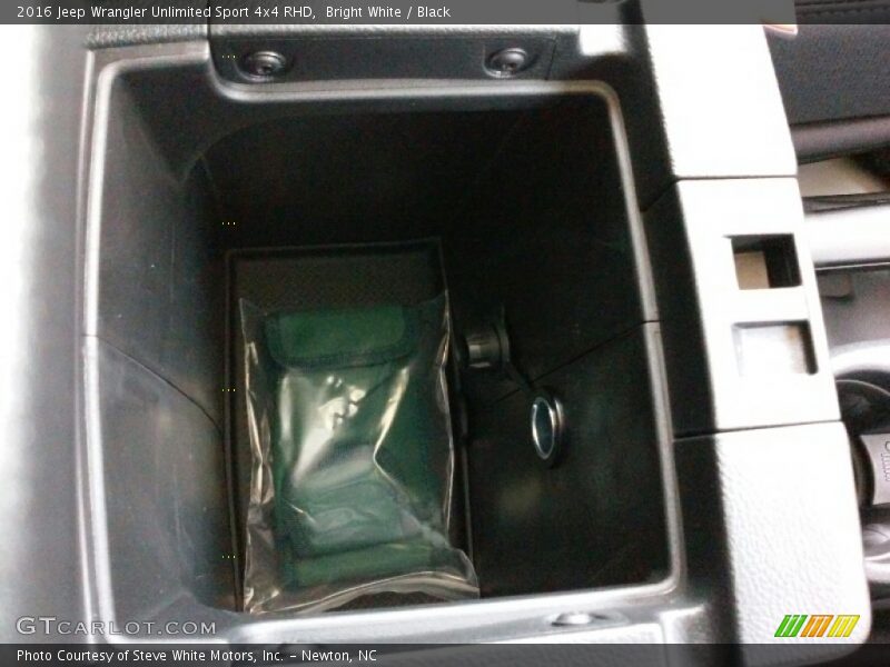 Bright White / Black 2016 Jeep Wrangler Unlimited Sport 4x4 RHD