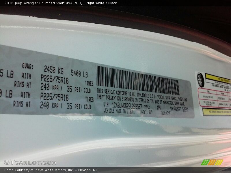 Bright White / Black 2016 Jeep Wrangler Unlimited Sport 4x4 RHD