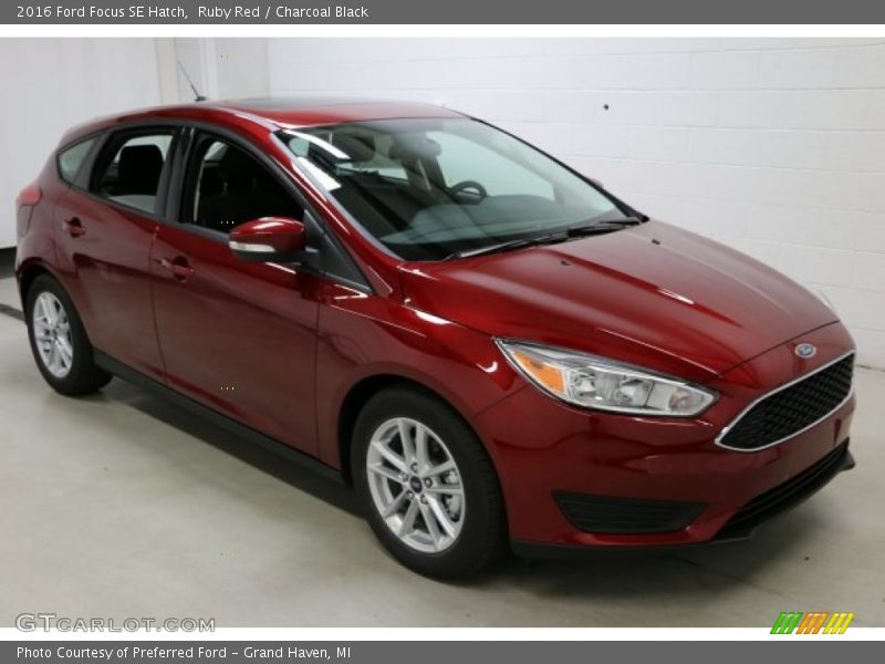 Ruby Red / Charcoal Black 2016 Ford Focus SE Hatch
