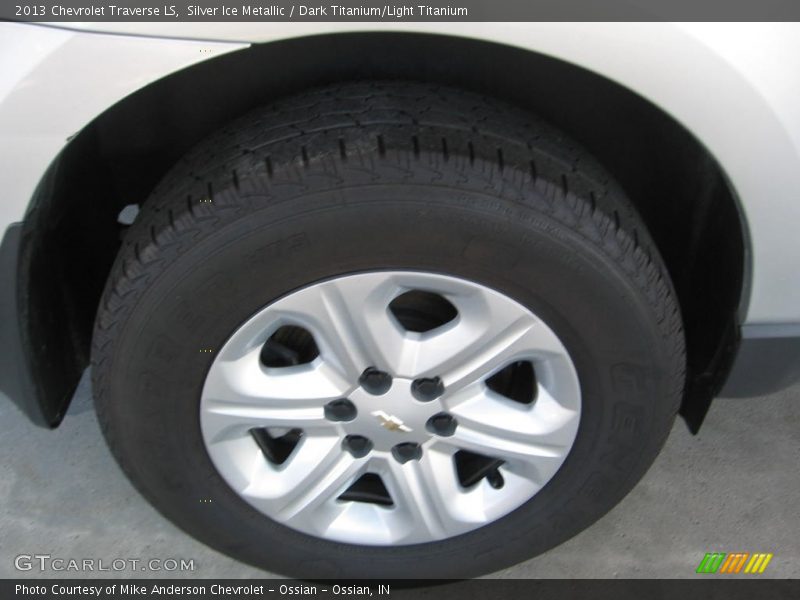 Silver Ice Metallic / Dark Titanium/Light Titanium 2013 Chevrolet Traverse LS