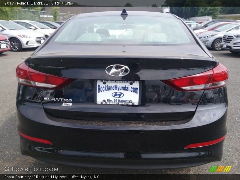 Black / Gray 2017 Hyundai Elantra SE