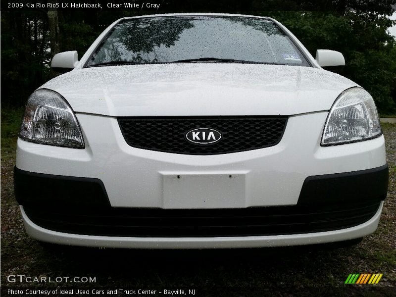 Clear White / Gray 2009 Kia Rio Rio5 LX Hatchback