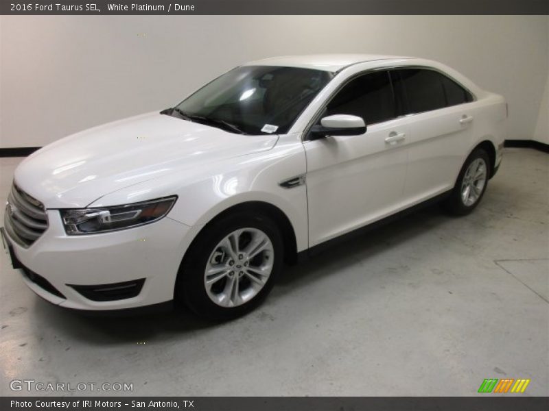 White Platinum / Dune 2016 Ford Taurus SEL