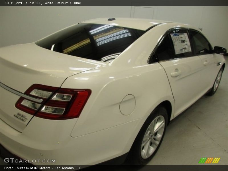 White Platinum / Dune 2016 Ford Taurus SEL