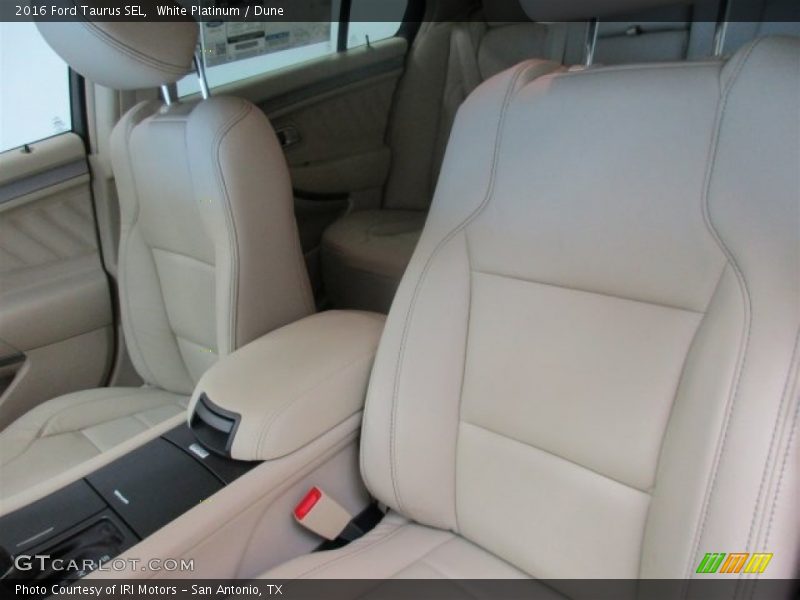 White Platinum / Dune 2016 Ford Taurus SEL