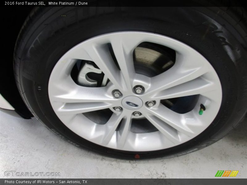 White Platinum / Dune 2016 Ford Taurus SEL