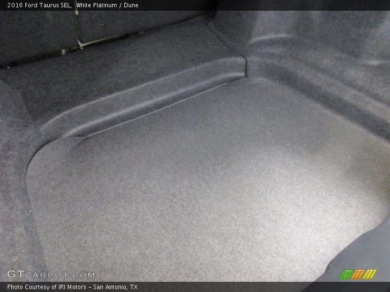 White Platinum / Dune 2016 Ford Taurus SEL