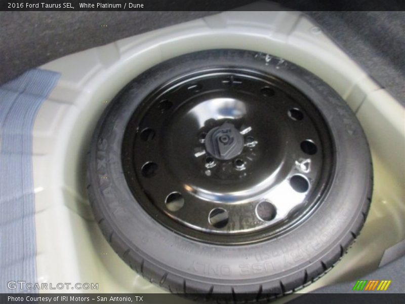 White Platinum / Dune 2016 Ford Taurus SEL