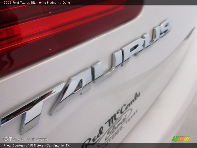White Platinum / Dune 2016 Ford Taurus SEL