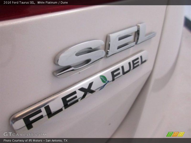 White Platinum / Dune 2016 Ford Taurus SEL