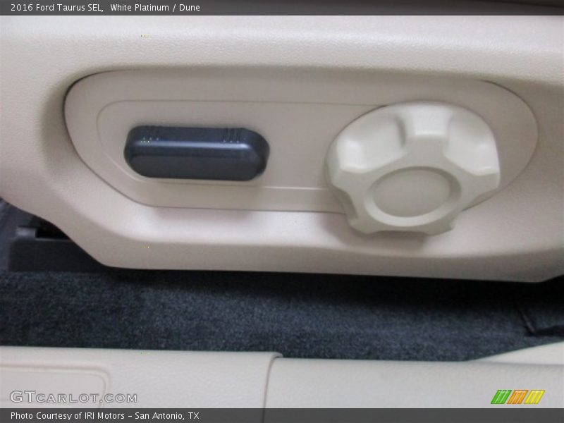 White Platinum / Dune 2016 Ford Taurus SEL