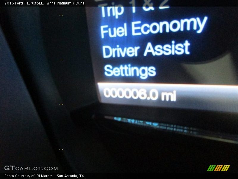 White Platinum / Dune 2016 Ford Taurus SEL