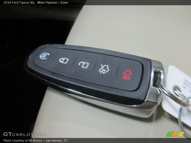 White Platinum / Dune 2016 Ford Taurus SEL