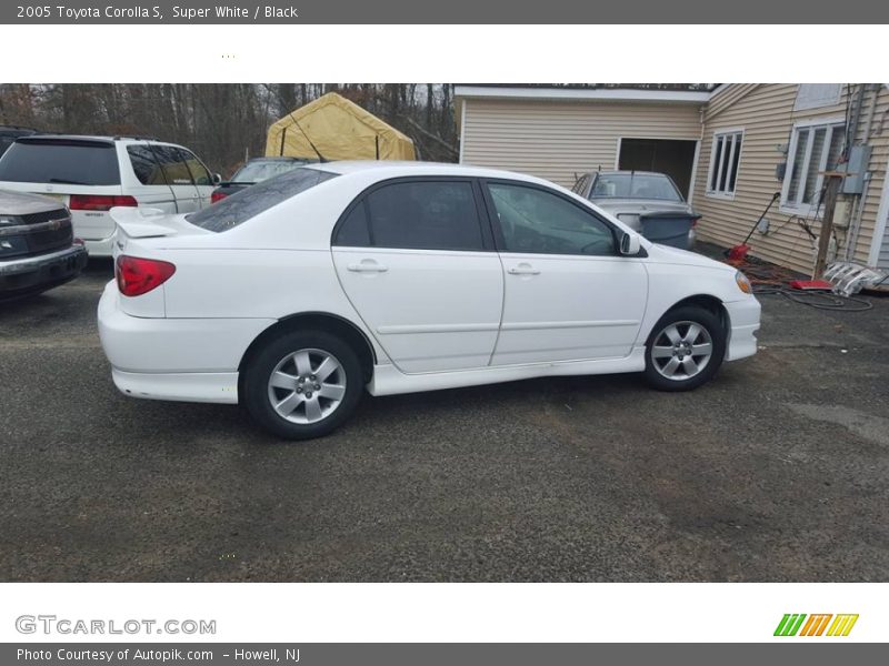 Super White / Black 2005 Toyota Corolla S
